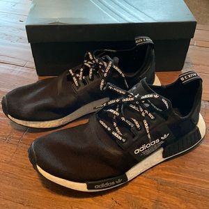 Adidas NMD R1Logo shoes